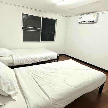 Adora Hostel Τσιάνγκ Μάι Εξωτερικό φωτογραφία