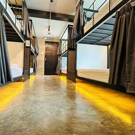 Adora Hostel Τσιάνγκ Μάι Εξωτερικό φωτογραφία