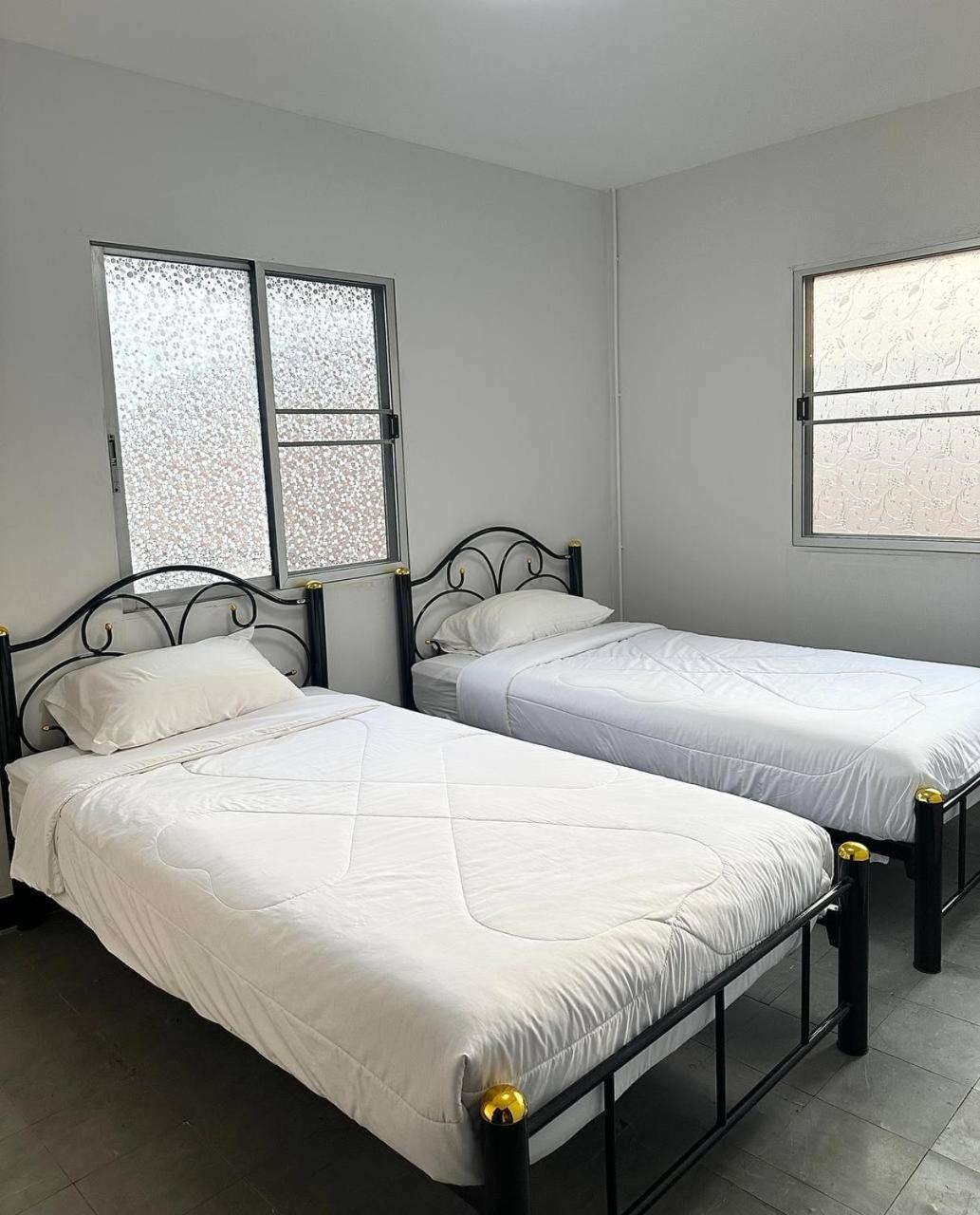 Adora Hostel Τσιάνγκ Μάι Εξωτερικό φωτογραφία
