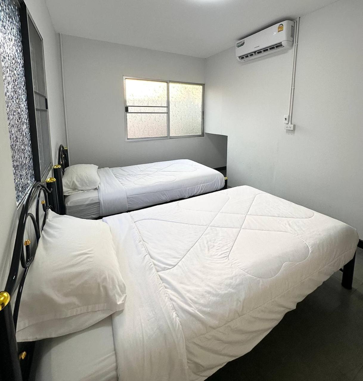 Adora Hostel Τσιάνγκ Μάι Εξωτερικό φωτογραφία
