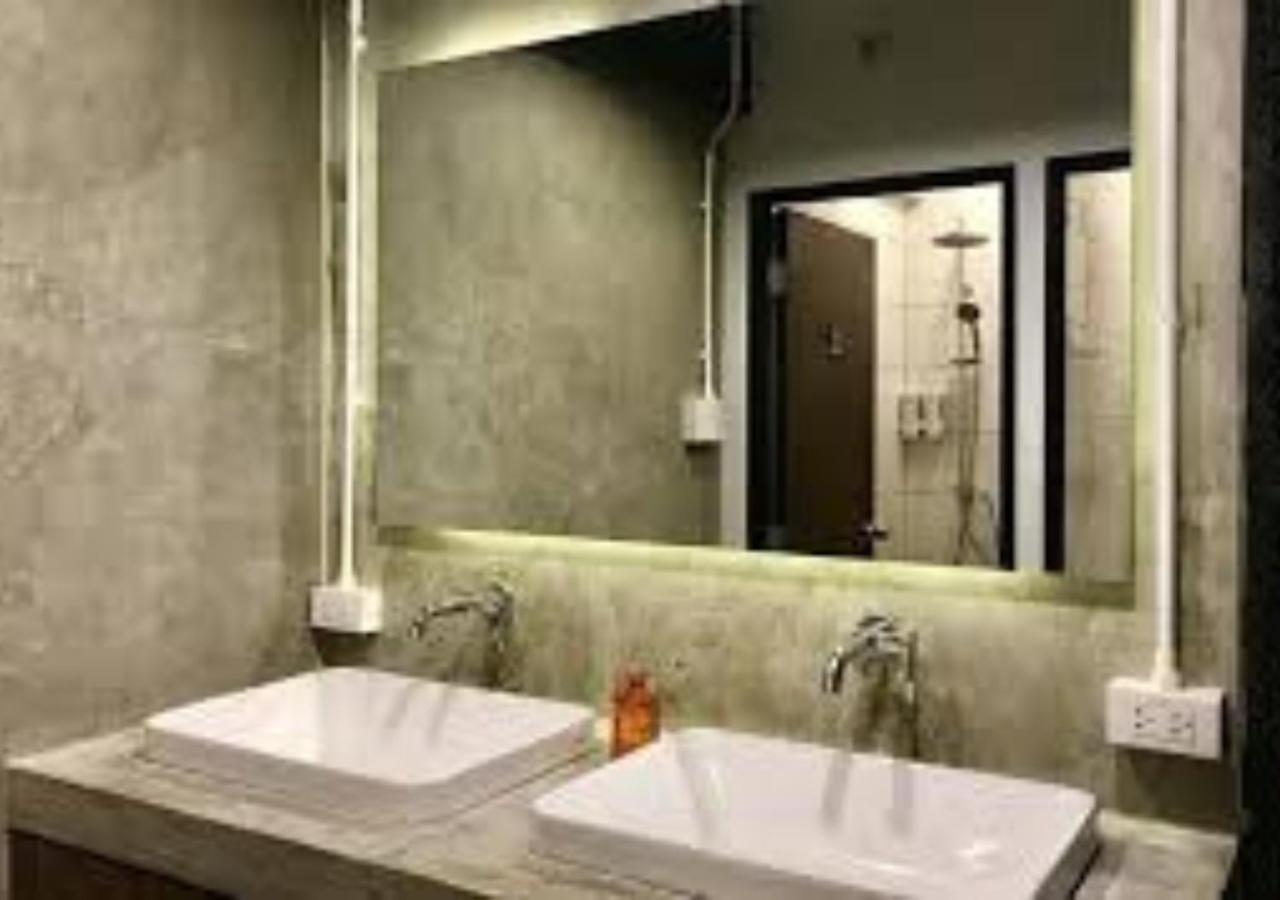 Adora Hostel Τσιάνγκ Μάι Εξωτερικό φωτογραφία