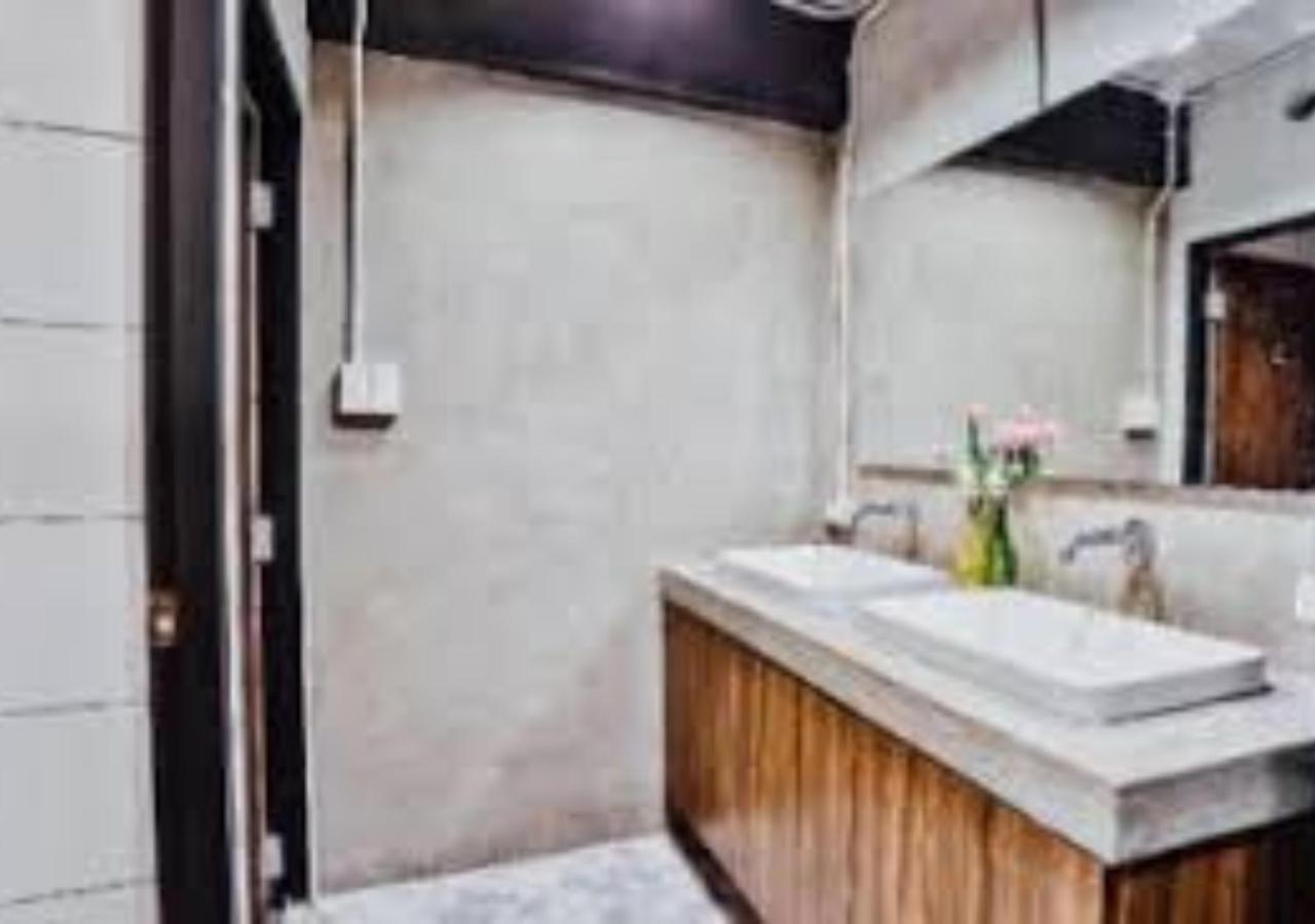 Adora Hostel Τσιάνγκ Μάι Εξωτερικό φωτογραφία