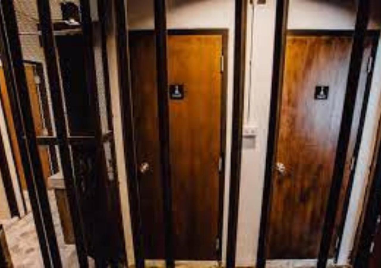 Adora Hostel Τσιάνγκ Μάι Εξωτερικό φωτογραφία