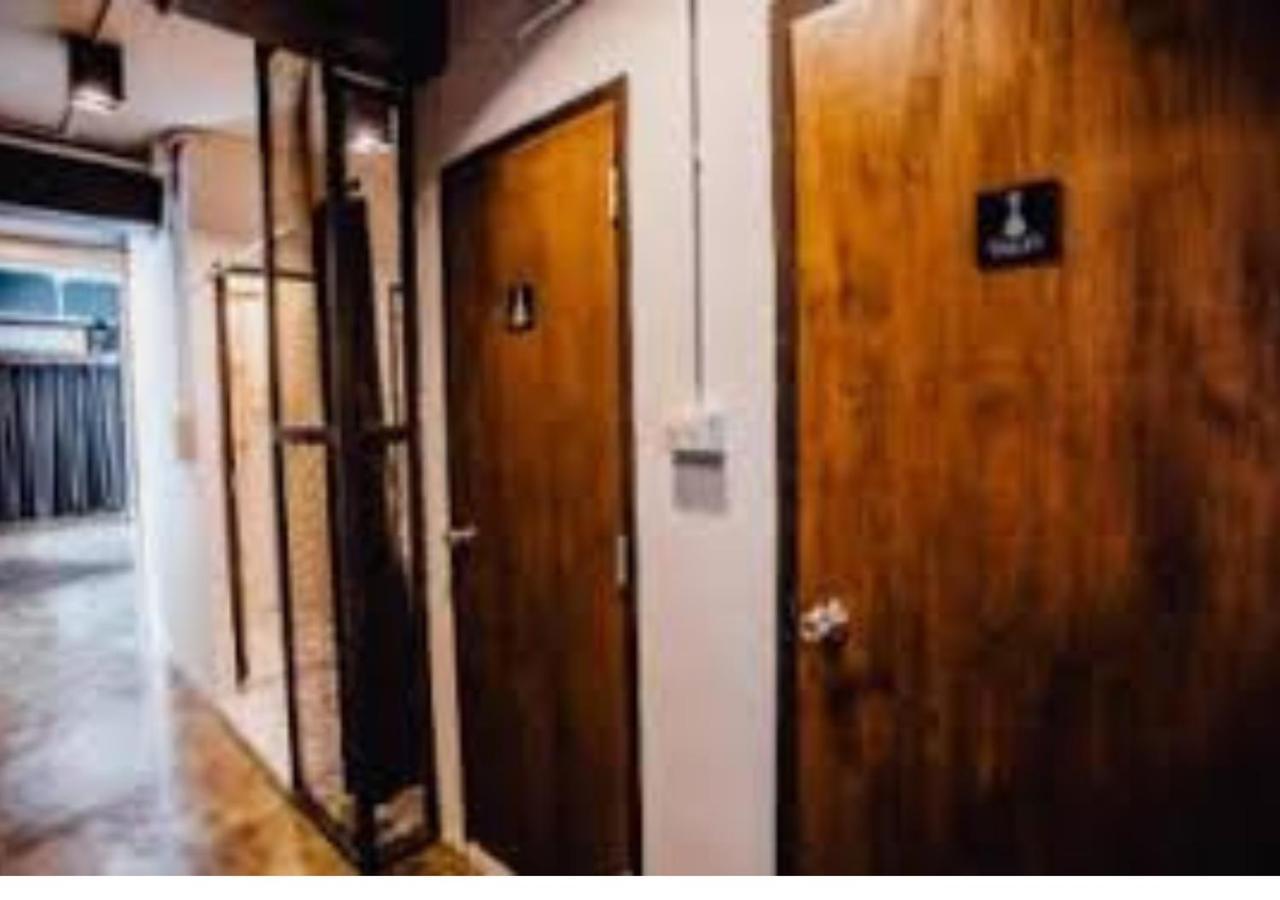 Adora Hostel Τσιάνγκ Μάι Εξωτερικό φωτογραφία