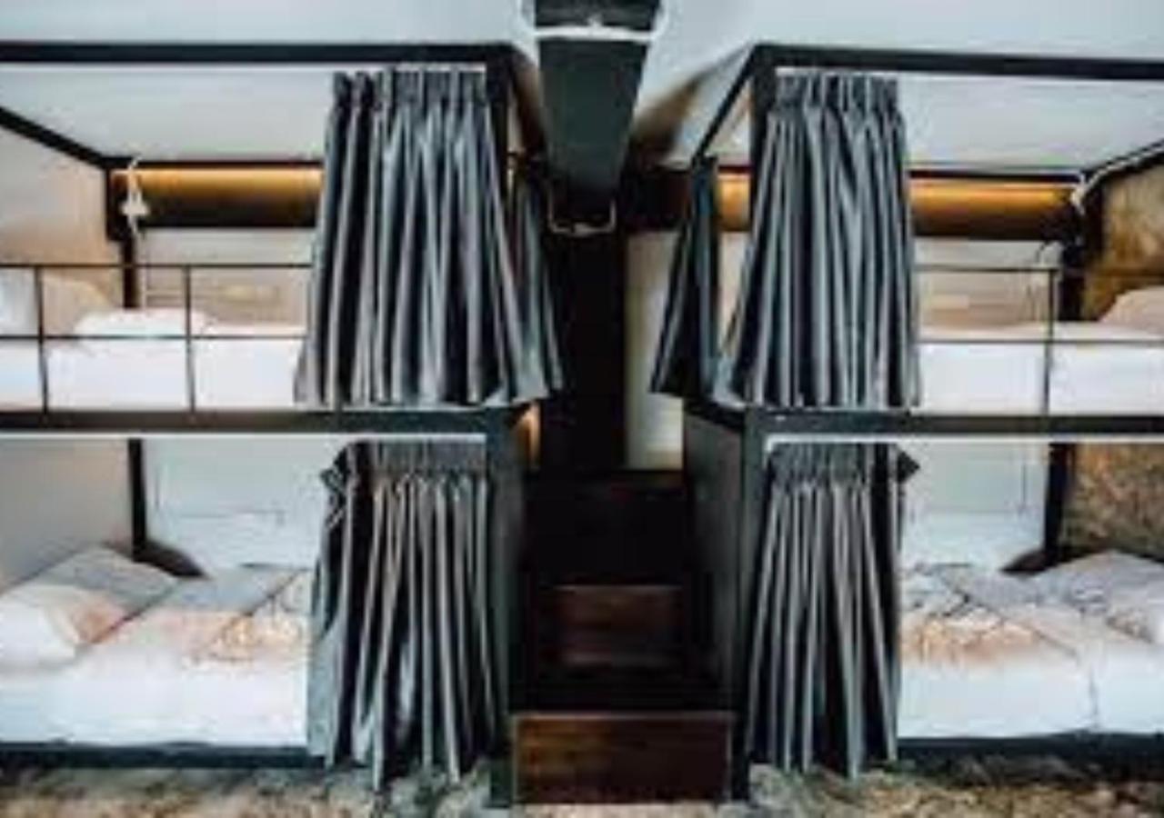Adora Hostel Τσιάνγκ Μάι Εξωτερικό φωτογραφία